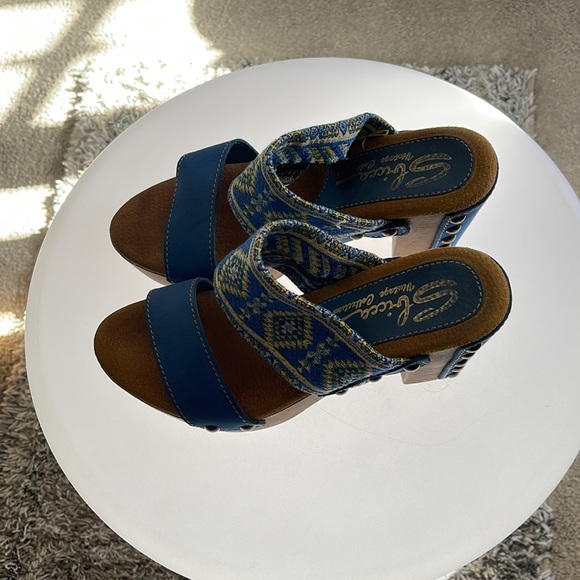 Sbicca Denim Vintage Collection Wood Heels - Picture 3 of 10